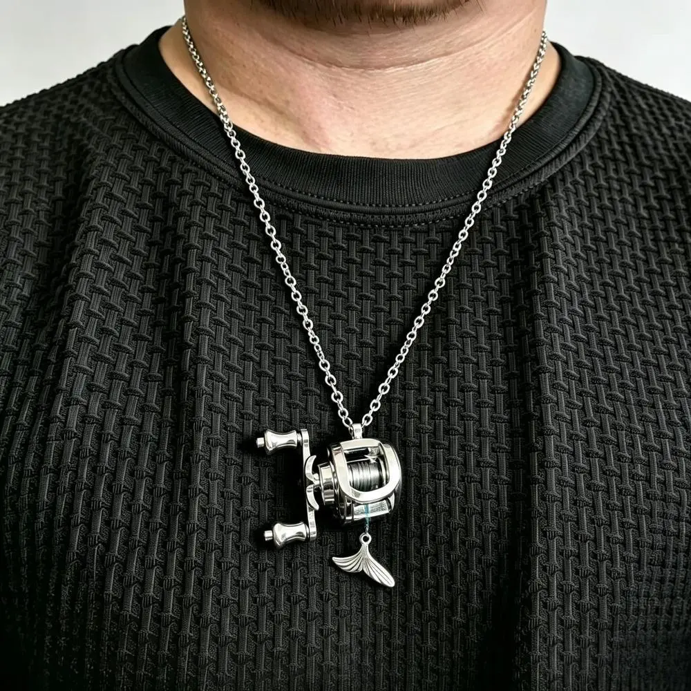 Mini Metal Fishing Reel Pendant Necklace, Sport Fishing Themed Jewelry Accessory, Unique Clavicle Chain, Ideal Holiday & Daily Gift For Anglers & Fishing Lovers Fishing line color