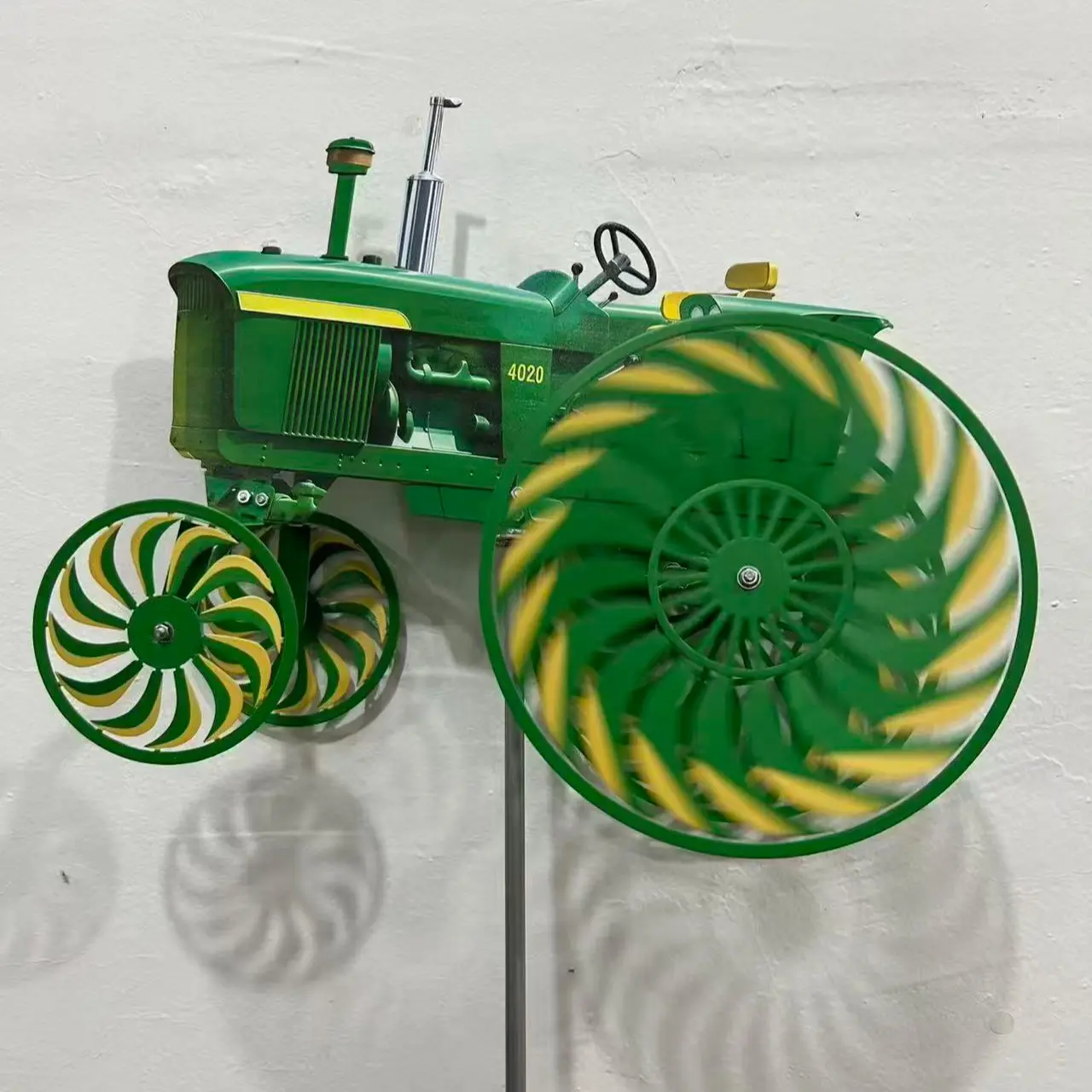 Garden Windmill Turntable - Green tractor-shaped windmill pile with rotating wheel, suitable for courtyard, courtyard, garden, unique outdoor sculpture decoration, is the perfect gift for relatives and friends