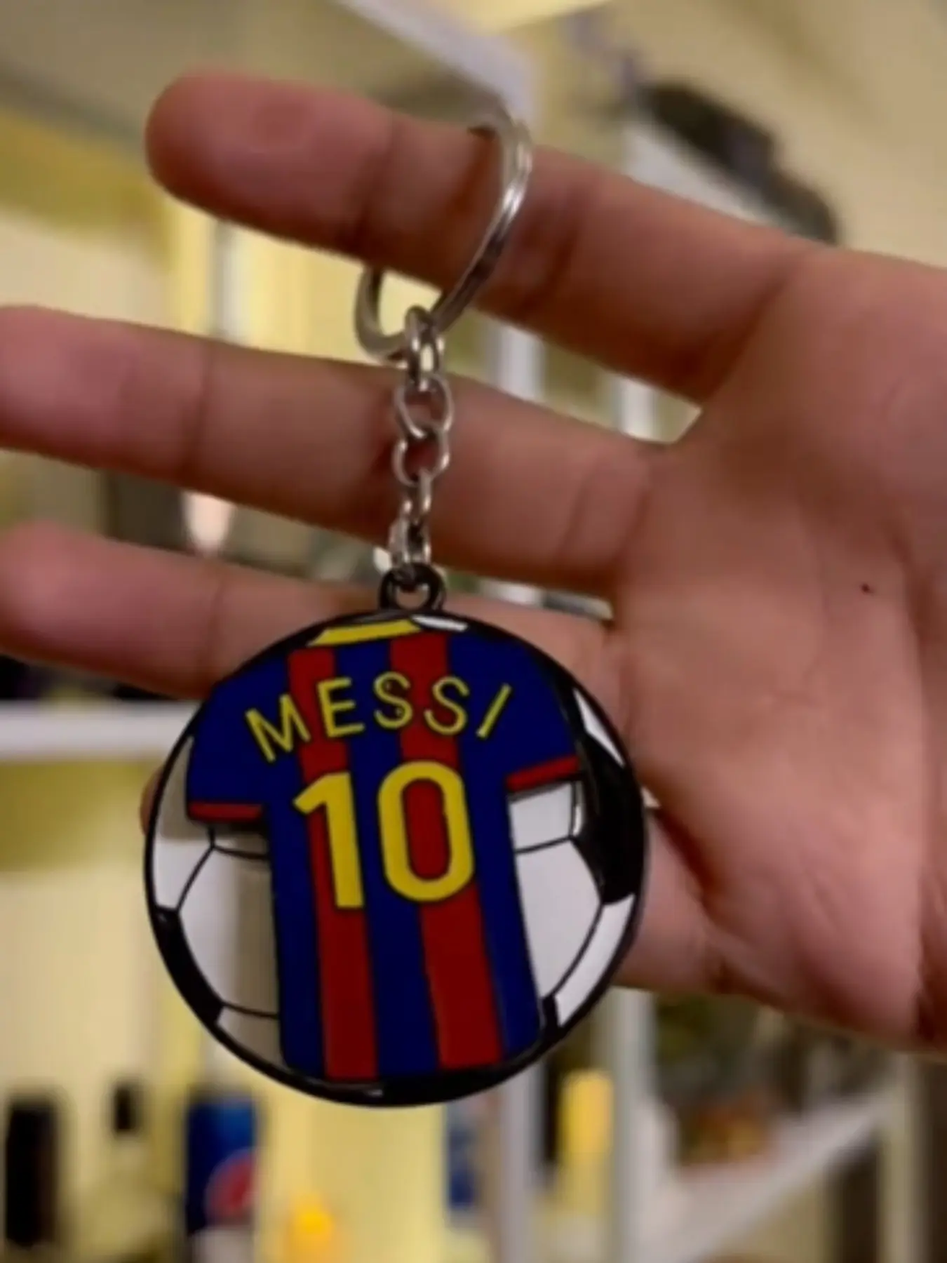 Football Keychain Rotating Fan Accessory, Adjustable Finger Spinner, Durable Design, Perfect Gift for Football Enthusiasts, Portable Keychain