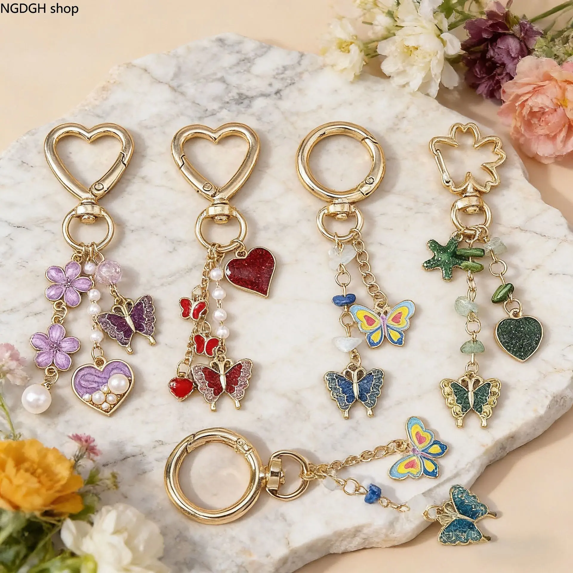 Aesthetic Purple Flower Keychain with Heart Clasp for Women, Cute Pearl Beaded Butterfly Bag Charm for Handbag, Vintage Floral Car Key Ring Pendant Accessories, Trendy Birthday Graduation Gift