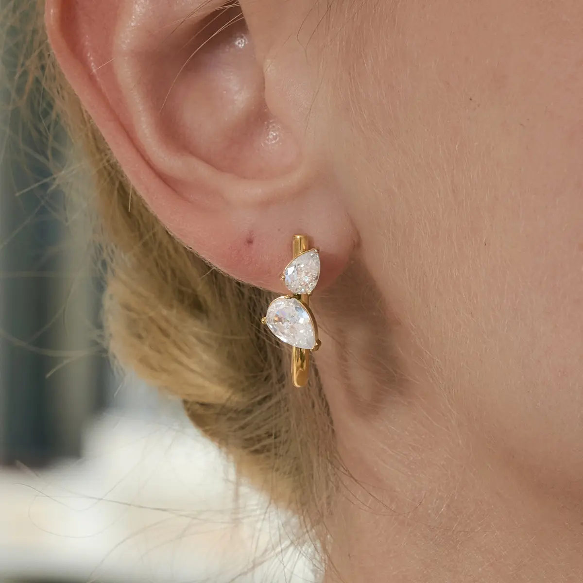 Zircon studs, titanium steel earrings, stainless steel accessories that do not fade, light luxury and high-end stainless steel earrings