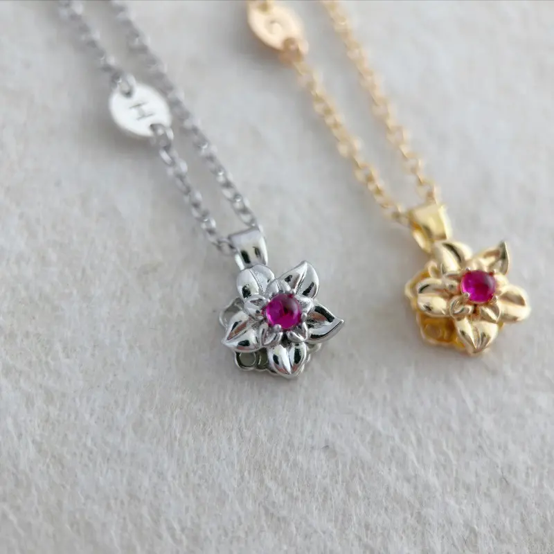 Women's Necklace with Spinnable 12-Month Birth Flower Pendant, Dainty Casual Lucky Charm, Gifts for Women, Flowers, Female, Accessories, Dainty Clavicle, Unique Gifts, April Spinning Necklace