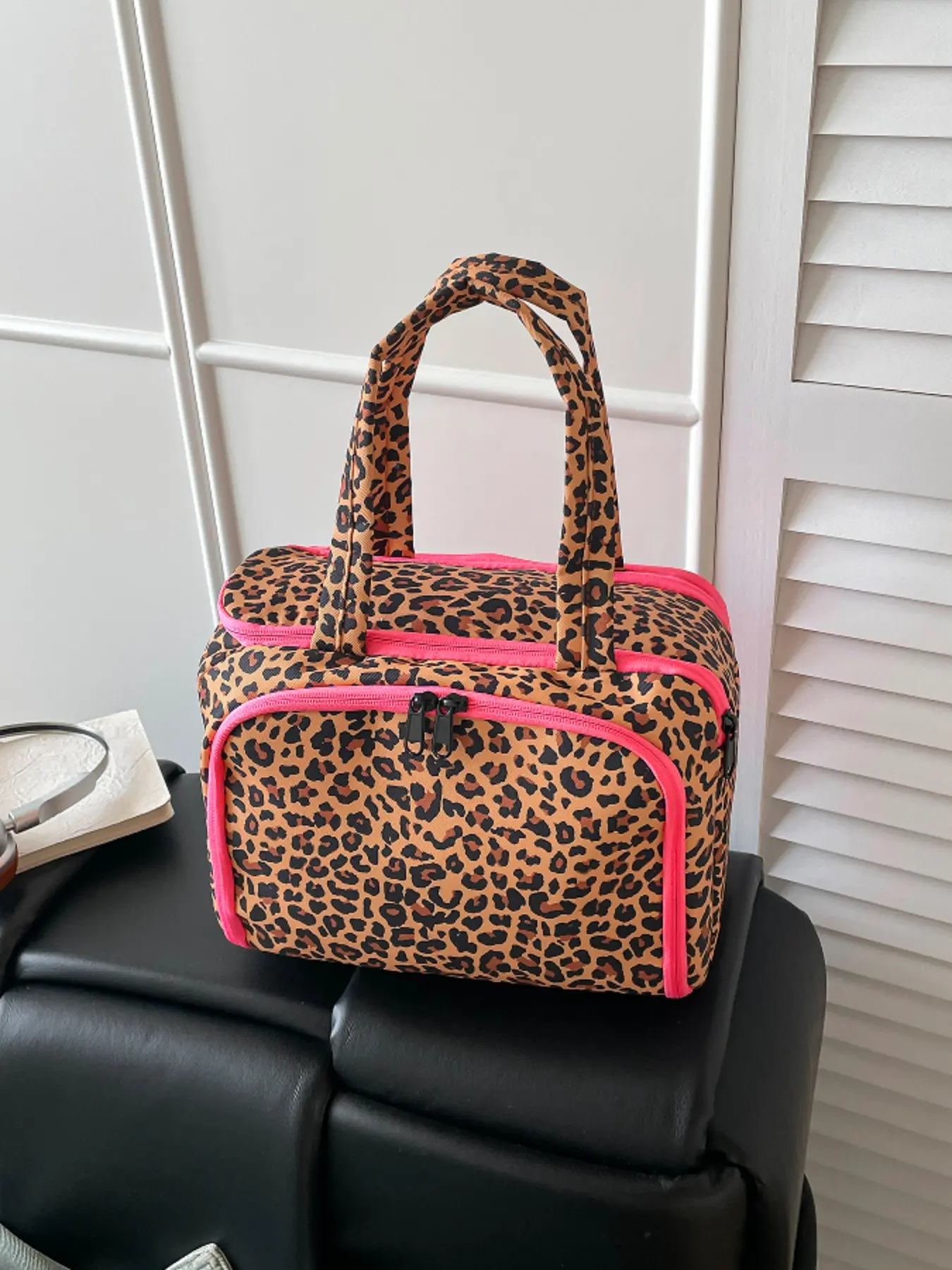 Fashionable leopard print large-capacity makeup bag, multi-compartment zippered travel toiletry bag, portable women's cosmetic storage handbag, Travel Makeup Pouch