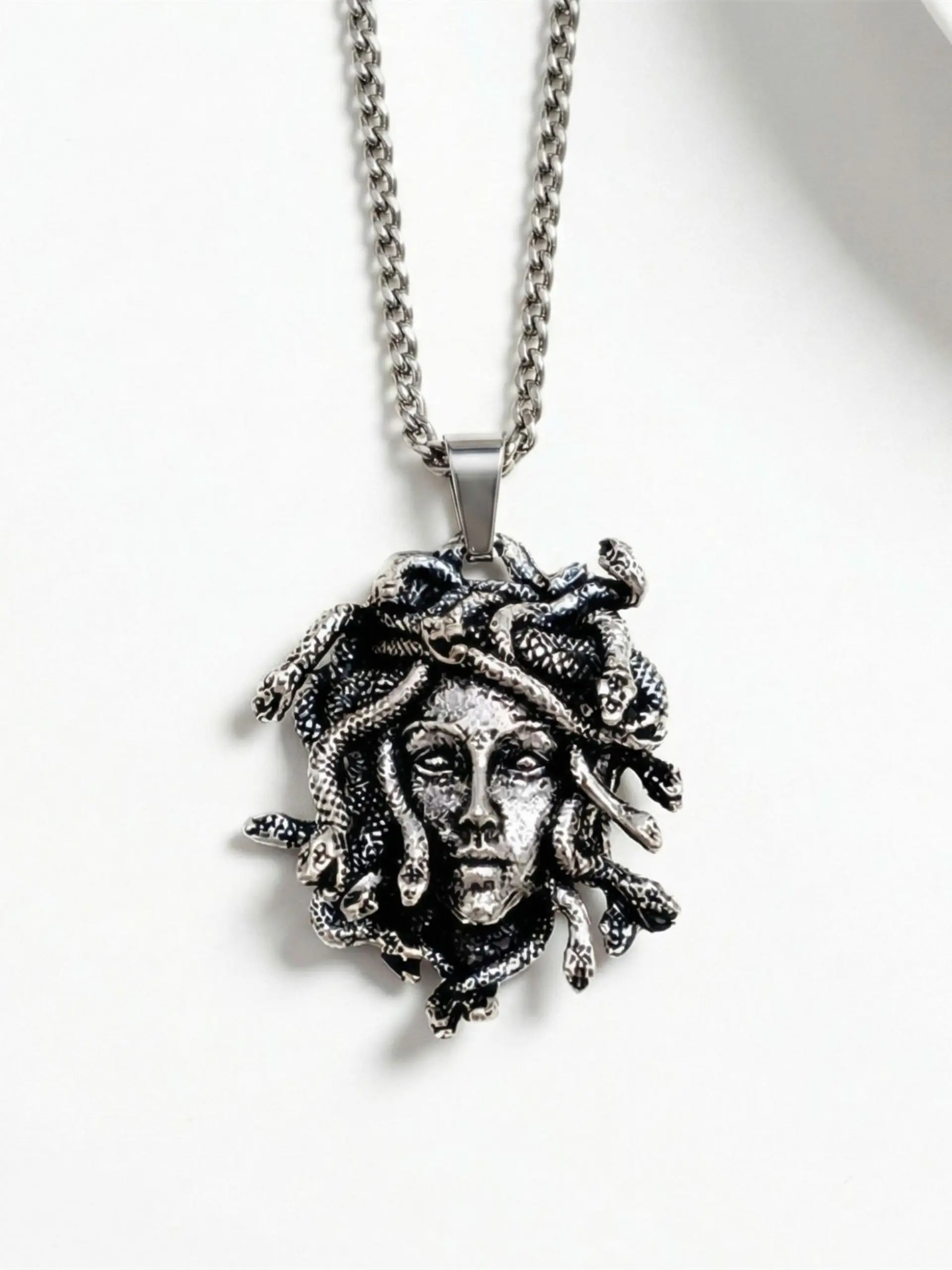 European and American hip-hop snake girl avatar pendant with retro personality, ancient Greek snake Medusa pendant paired with stainless steel necklace, Punk Style Accessories, unisex