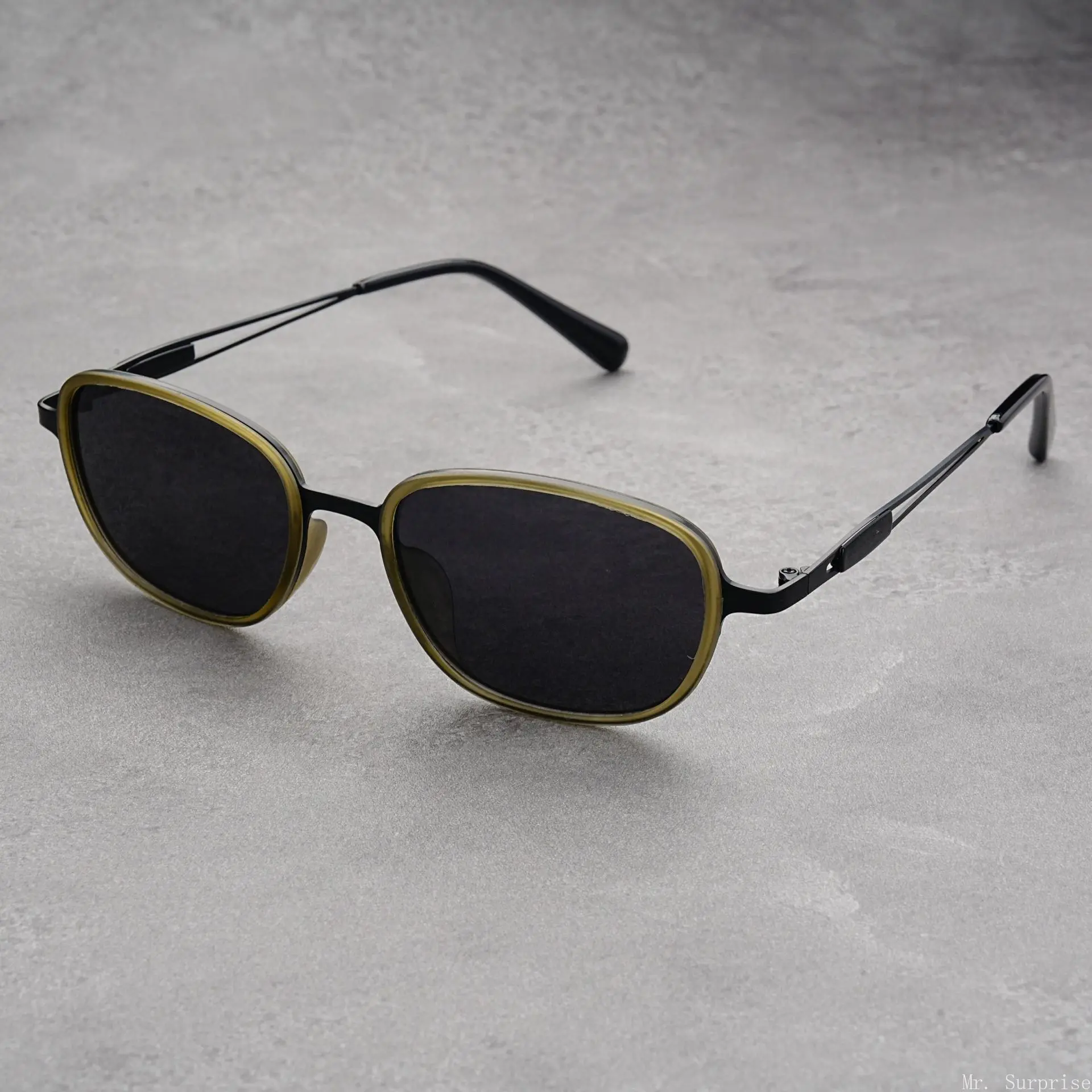 Retro Small Oval Sunglasses with Metal Frame, Unisex Streetwear Accessory for Travel, Polarized with UV Protection