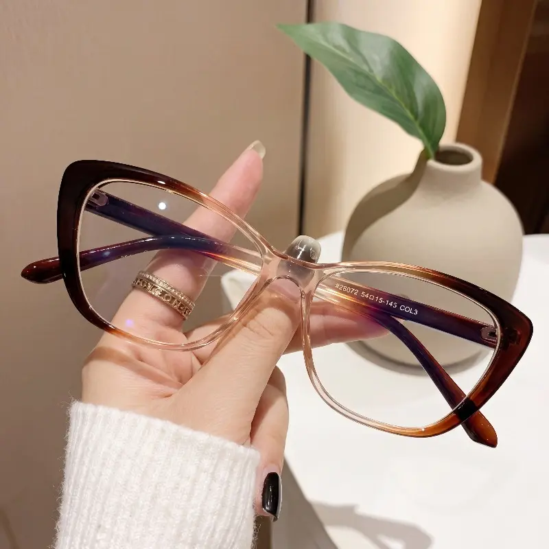 Stylish Retro Cat-Eye Glasses – High-Quality, Minimalist, and Versatile Eyewear for Men and Women; Perfect for Everyday Casual Outfits and Styling.