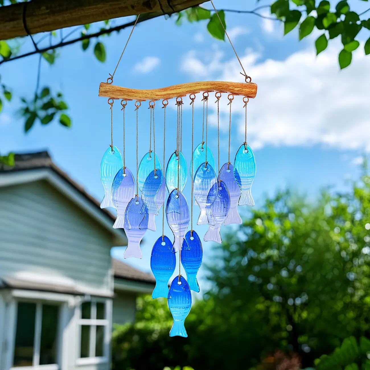 Metal Fish Shaped Outdoor Wind Chime, Delicate Hanging Wind Bell Ornament with Clear Soothing Sound, Artistic Decorative Wind Chime for Patio, Yard, Garden and Indoor Home Decoration, Lovely Metal Craft Decor for Daily Landscape Layout
