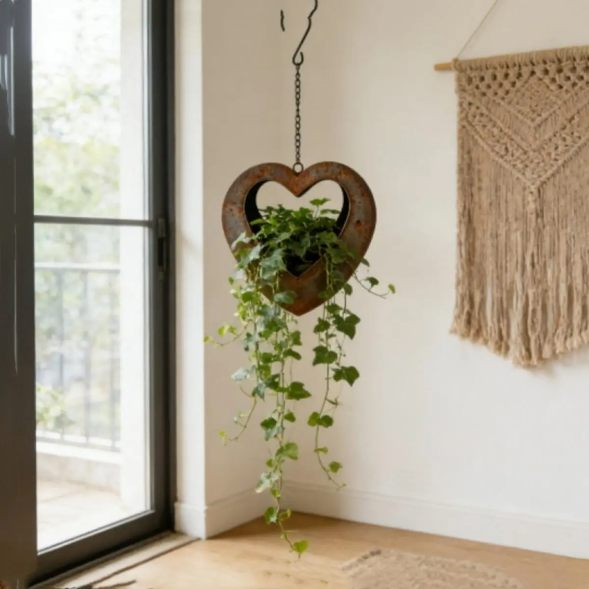 Vintage Metal Heart Shape Design Outdoor Hanging Planter, Rustic Aesthetic Rusty Iron Art Cutout Flower Pot for Succulents Air Plants, Creative Decoration Wall Hanging Greenery Container for Patio Balcony Home Decor, Decorative Garden Pots, Patio Planters