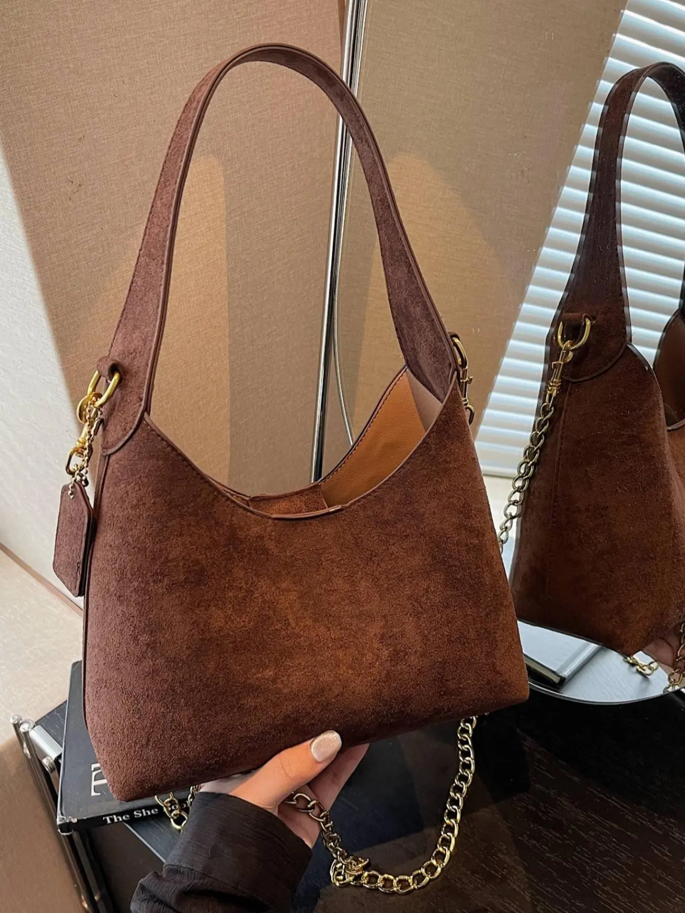 Autumn Winter Fashion Retro Suede Handbag, Fashionable Bucket Bag for Women, Compact Design, Perfect for Daily Use and Special Occasions, Stylish and Practical