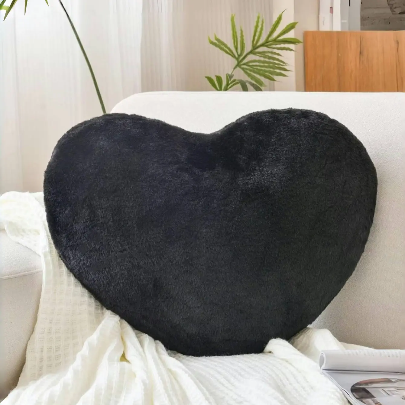 1pc Pink Heart Shaped Ultra Soft Plush Throw Pillow, Cozy Pastel Faux Fur Cushion, Creative Decorative Cushion, Fluffy 3D Love Heart Decorative Pillow for Bedroom, Living Room, Perfect Gift for Home Decor Enthusiasts, Valentine’s Day or Special Occasi