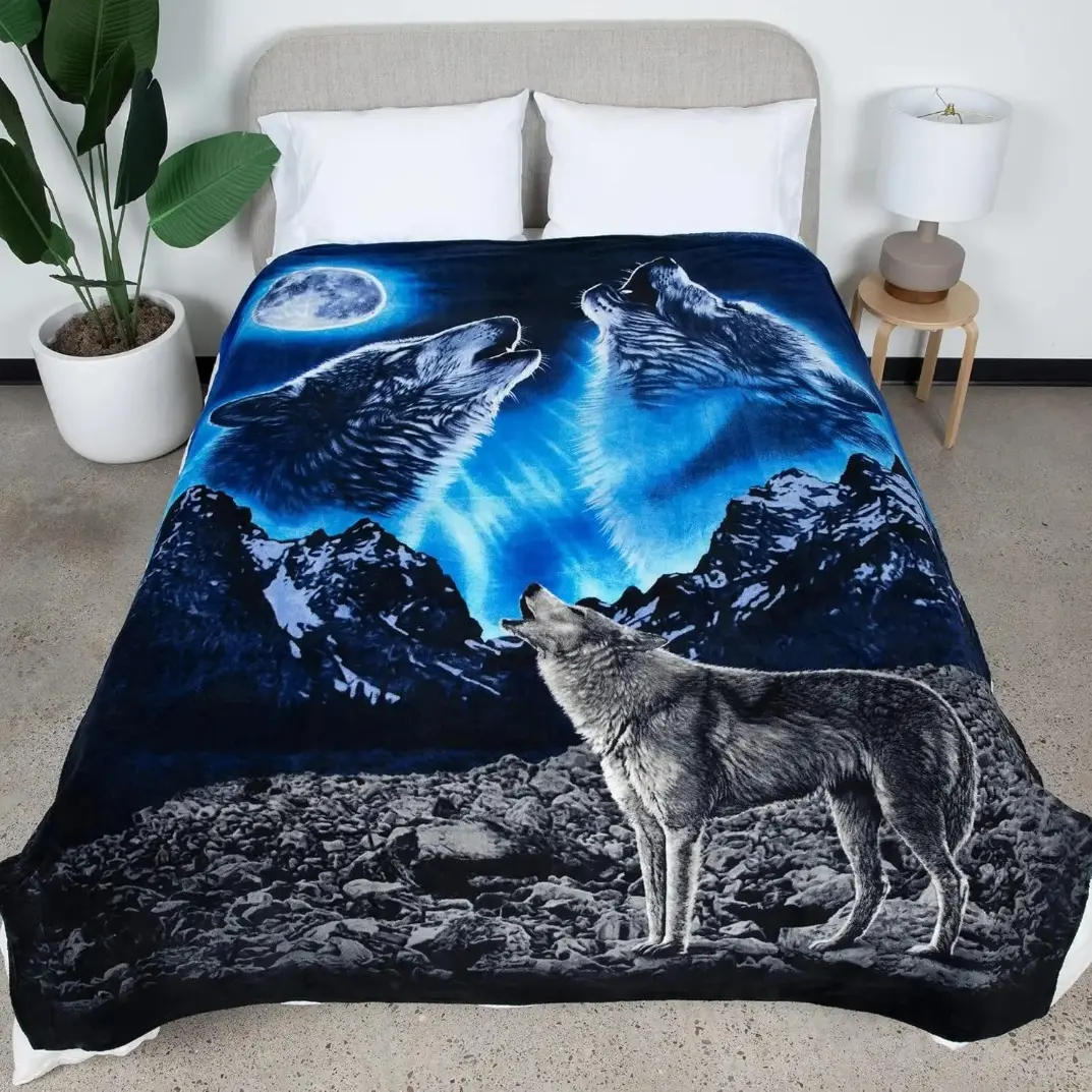 Perfect Gift Men Boys Cool Wolf Blanket, Soft Warm Flannel Fleece Throw Blanket, Wildlife Animal Theme Digital Printed Blanket for Bedroom Decor, Sofa Couch Bedding Wrap, Birthday Holiday Present for Son Dad Adults Kids