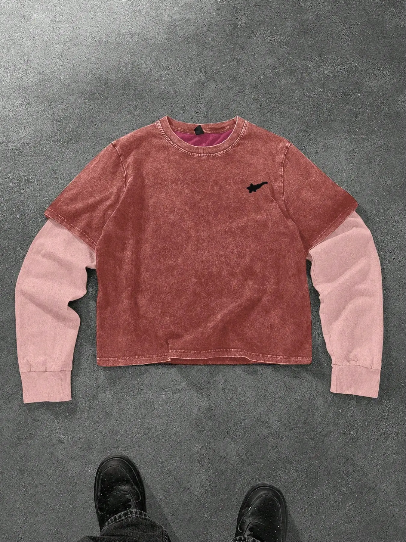Unisex style, spring and autumn new collection, trendy patchwork faux-two-piece T-shirt. Perfect for streetwear, Y2K fashion, stylish, trendy, loose, long sleeves, Ideal for campus, hip-hop, and everyday wear, Casual, Fitted Top Tee