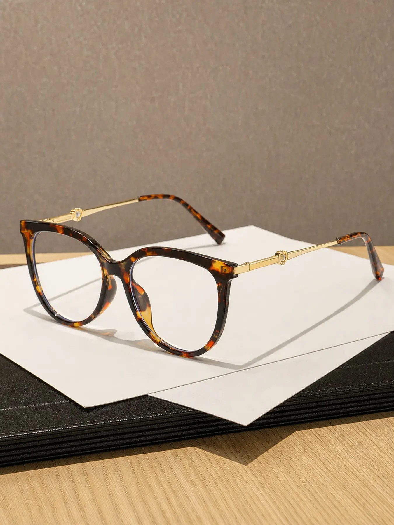 Classic Cat Eye Glasses, Lightweight Luxury Metal Temples, Perfect for Daily Use, Travel, and Photography, Stylish Eyewear Accessories