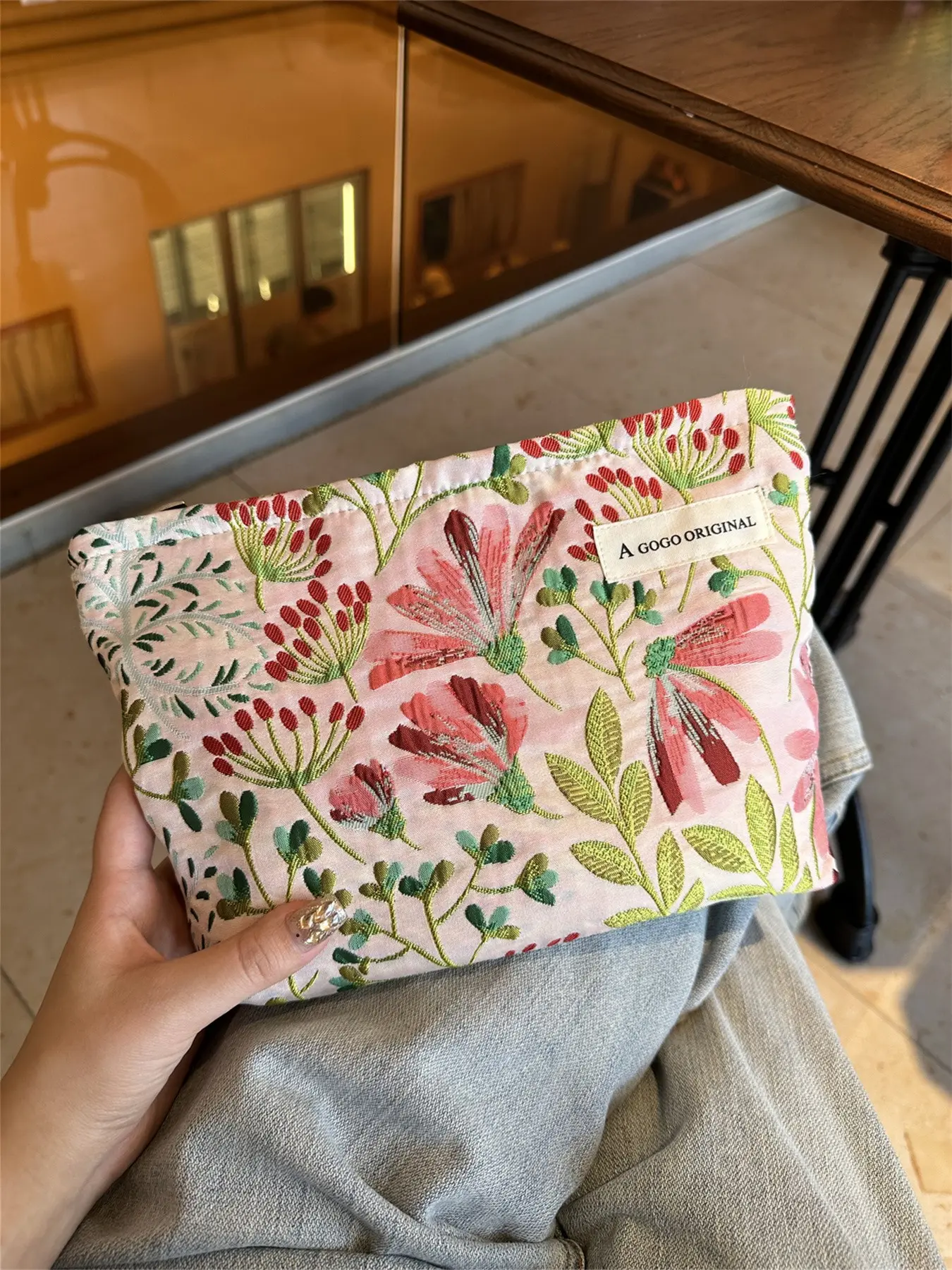 Portable Makeup Bag, Travel Essentials Organizer, Retro Floral Design, Handheld Skincare Storage, Underwear Pouch, Compact & Stylish