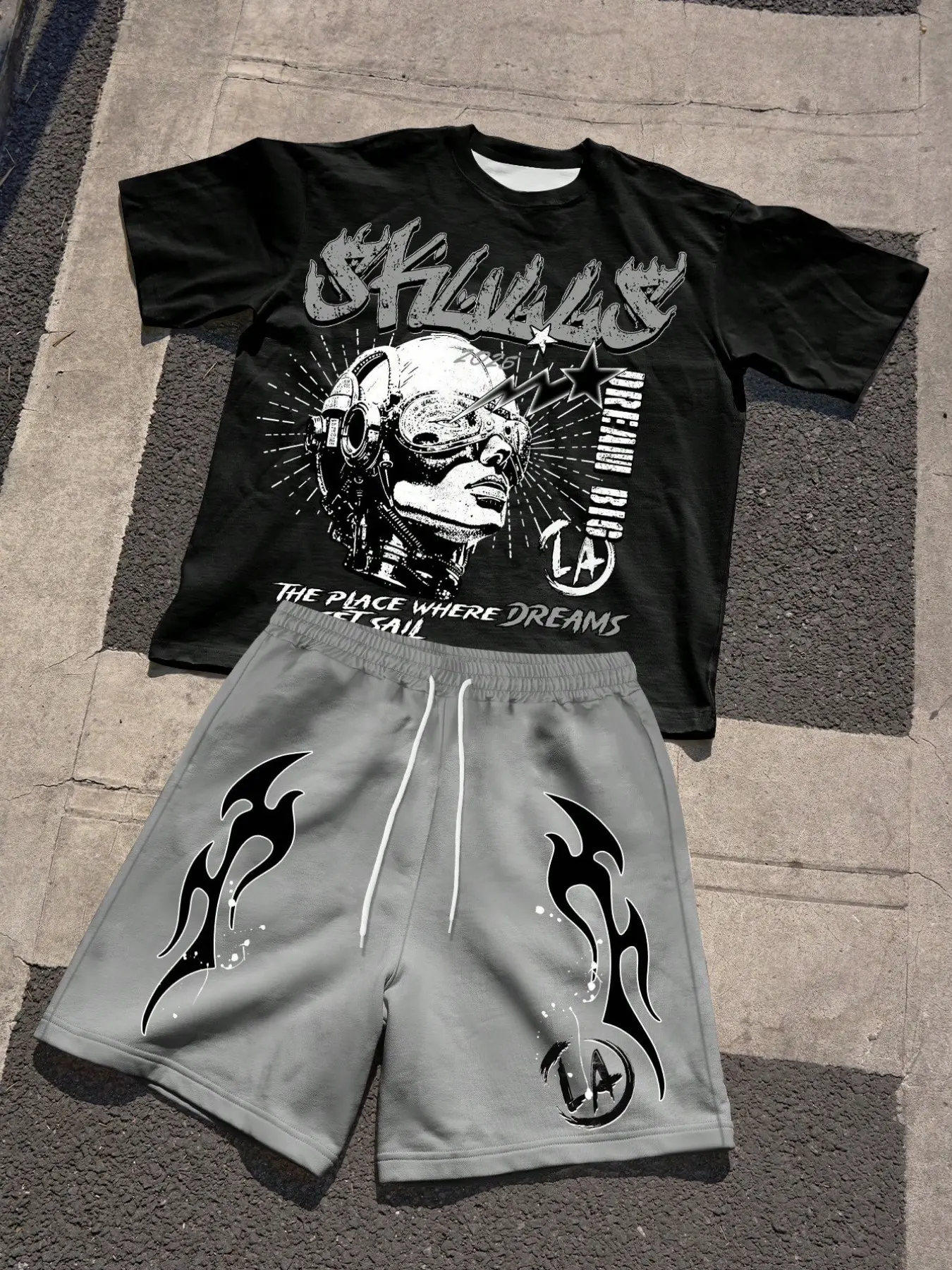 Men Y2K 2-Piece Outfit, Cyber Pilot Graphic Oversized T-Shirt & Flame Print Shorts, Summer Hip-Hop Streetwear, Slim-Fitting, All over Print