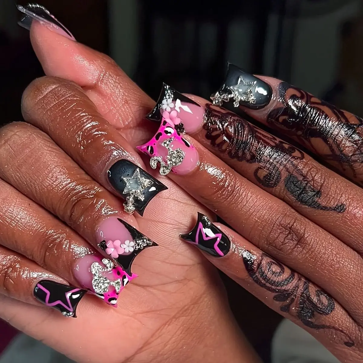 Pink Black Y2K Star Leopard Print Stiletto Press On Nails Long Point 3D Silver Star Charm Gothic Teen Fake Nails