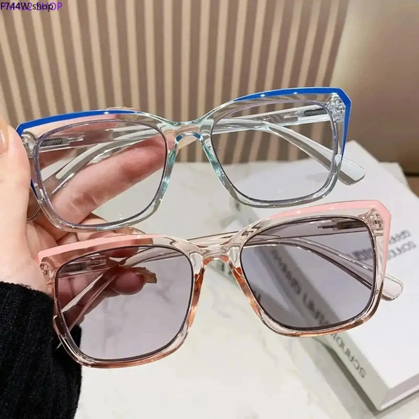 Photochromic Multifocal Eyeglasses for Men - Lightweight Square Shape Progressive Light-Adaptive Readers, Multiple Diopters, Near-Far Vision, Daily Reading & Outdoor Use, Ideal Gift