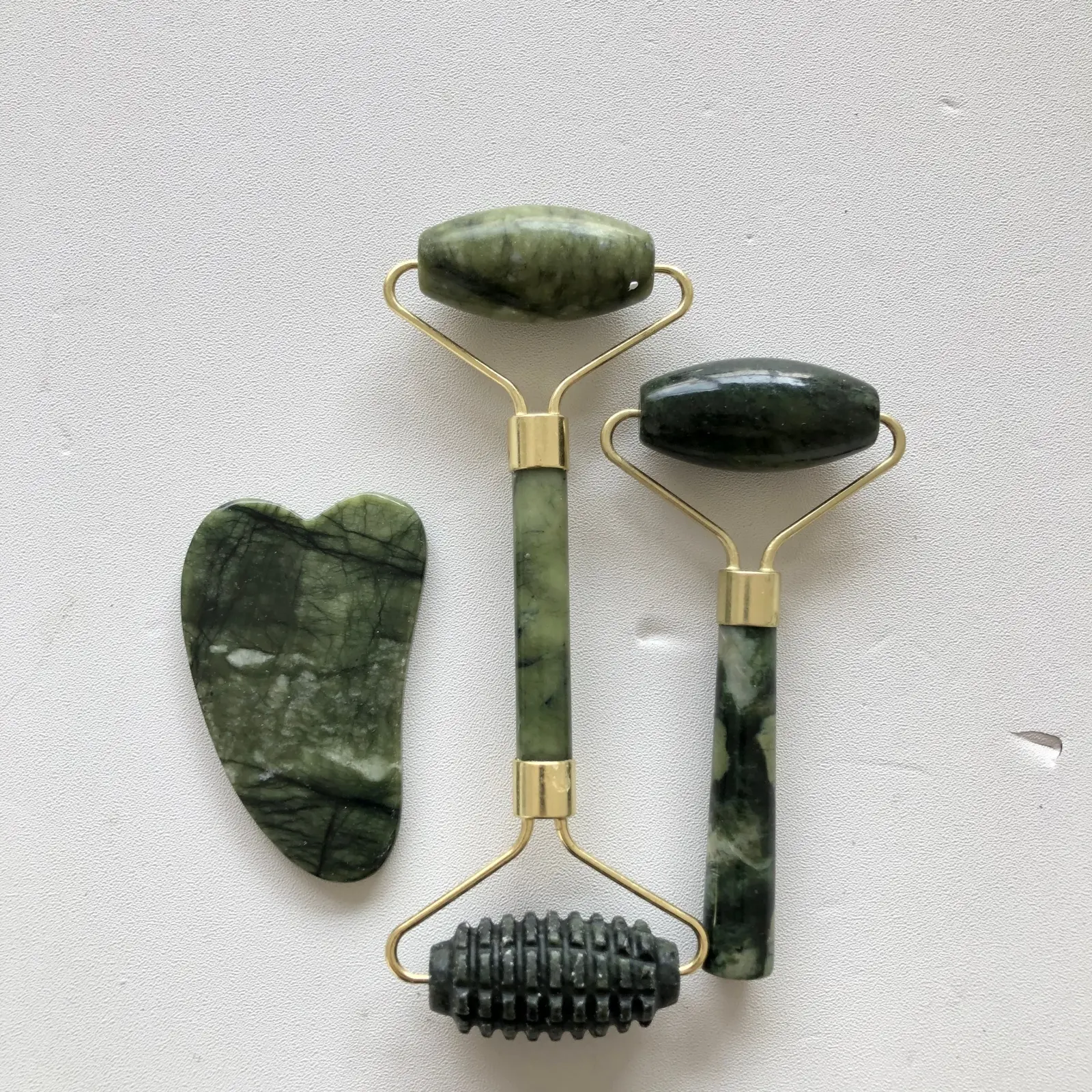 Natural Green Jade Roller & Gua Sha Tool Set, Facial Skin Massage Kit, Portable Face Relax Massager for Daily Skincare & Beauty Care for Women and Men, Skin Care Tools