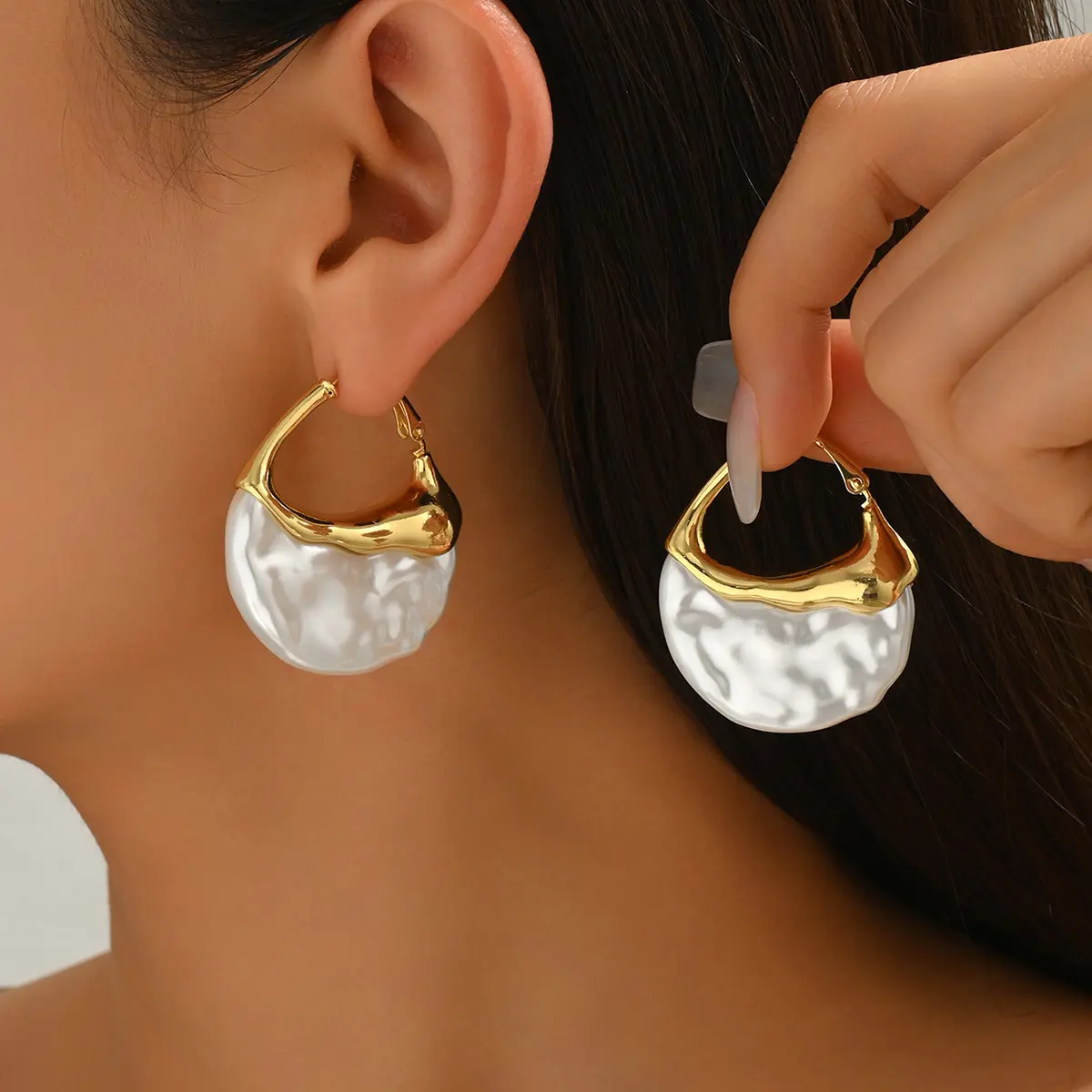 Fashion European American Style Jewelry, Niche Luxury Inlaid Pearl Earrings, Versatile Elegant High-Grade Ear Ornaments for Women Daily and Occasion Matching
