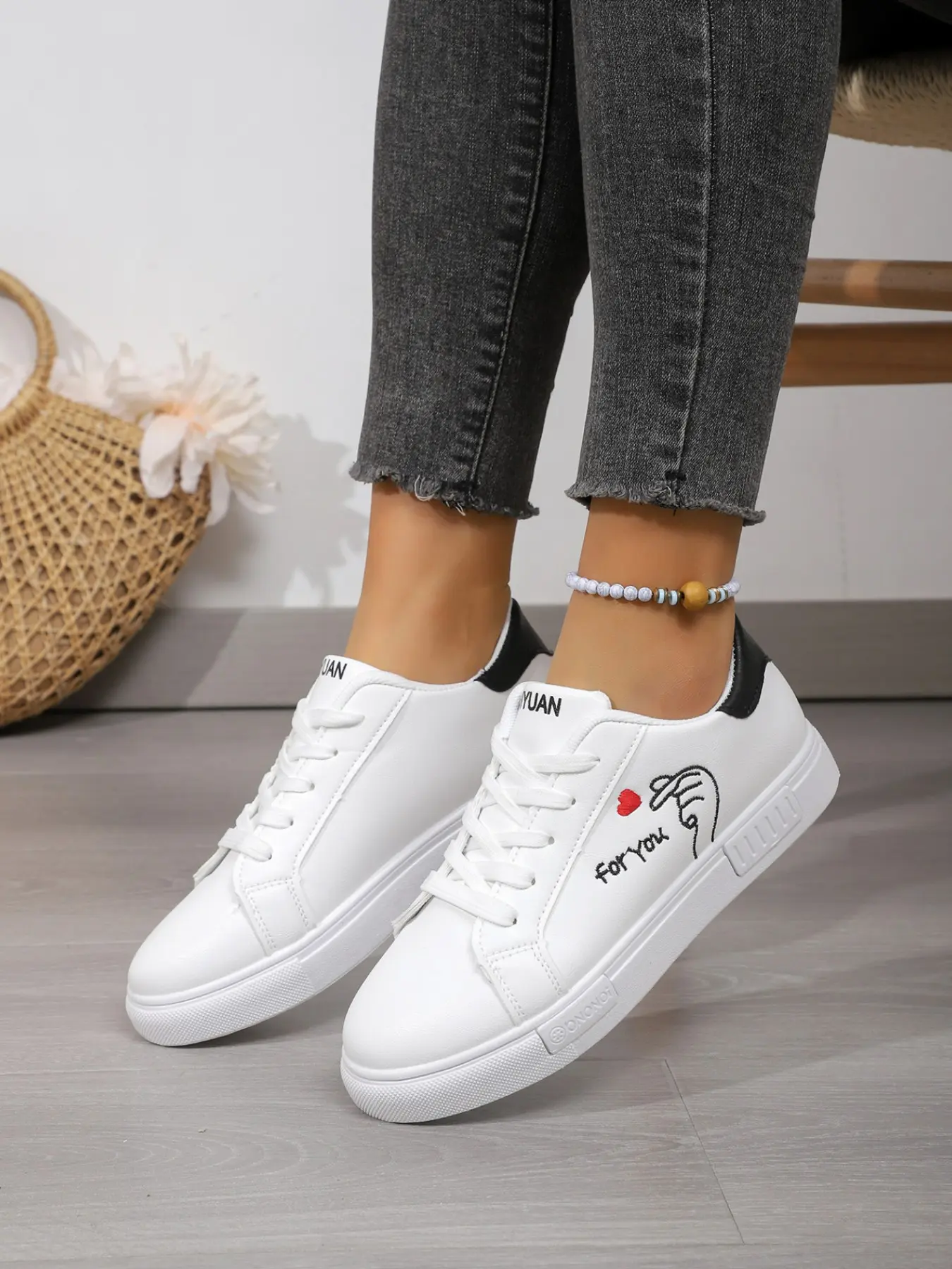 Women's Heart Embroidered Sneakers, Soft Leather Durable Daily Wear, Casual Sports Shoes for Couples, Perfect Gift Idea