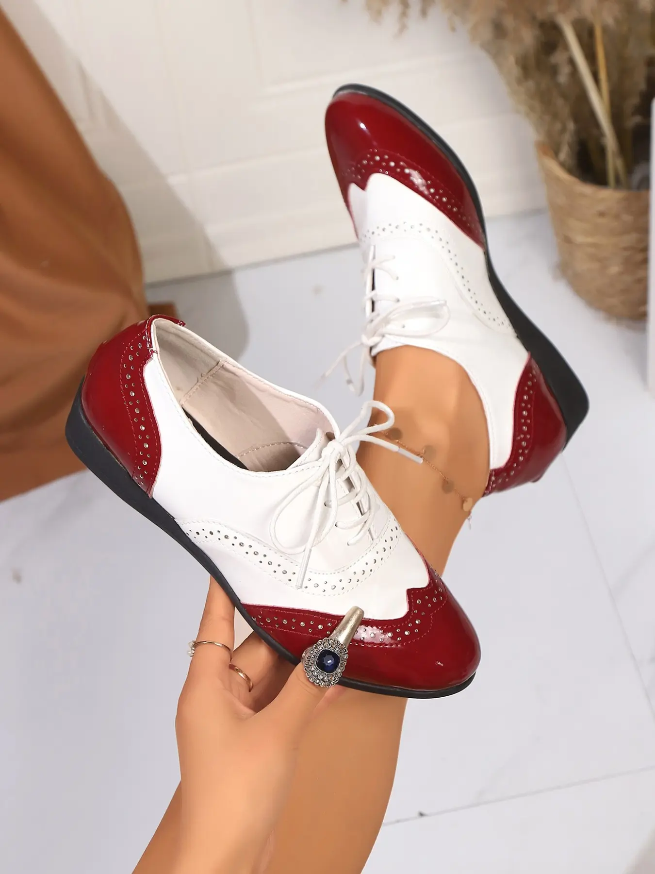 Vintage British Style Colorblock Brogue Oxford Shoes, Low Heel Glossy Leather, Comfortable Casual Workwear, Women's Single Shoe