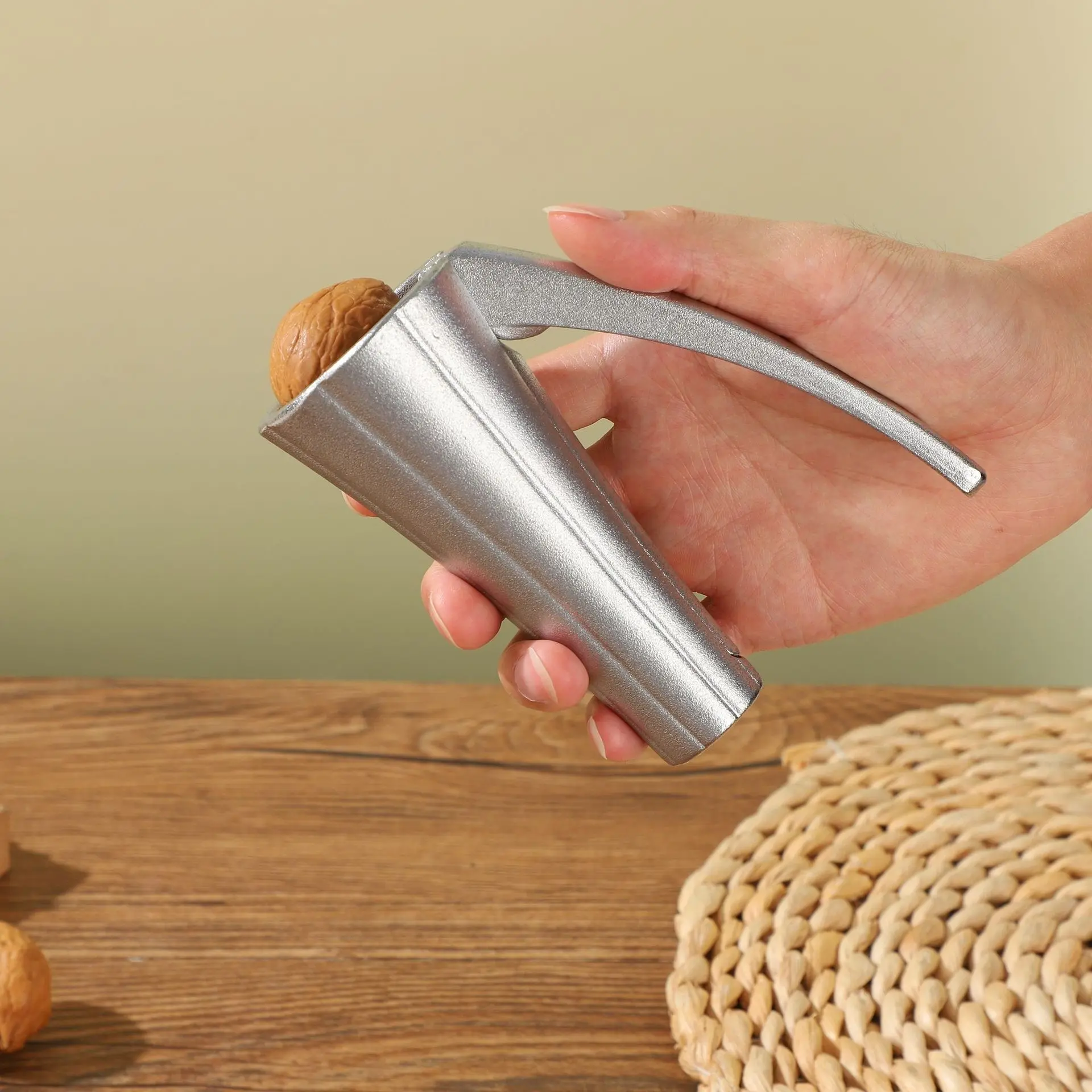 Multi-Functional Aluminum Nut Cracker, Walnut Clipper, Hazelnut Clip, Nut Shell Remover Tool, Durable and Efficient Design, Kitchen Gadgets