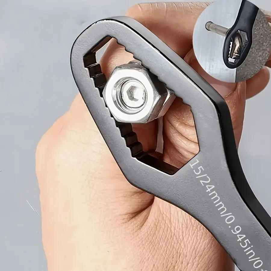 1 random-style multifunctional black Torx wrench - an adjustable self-tightening double-head wrench with 8-24mm calibre, durable design and portable handle, ideal for auto repair and household projects