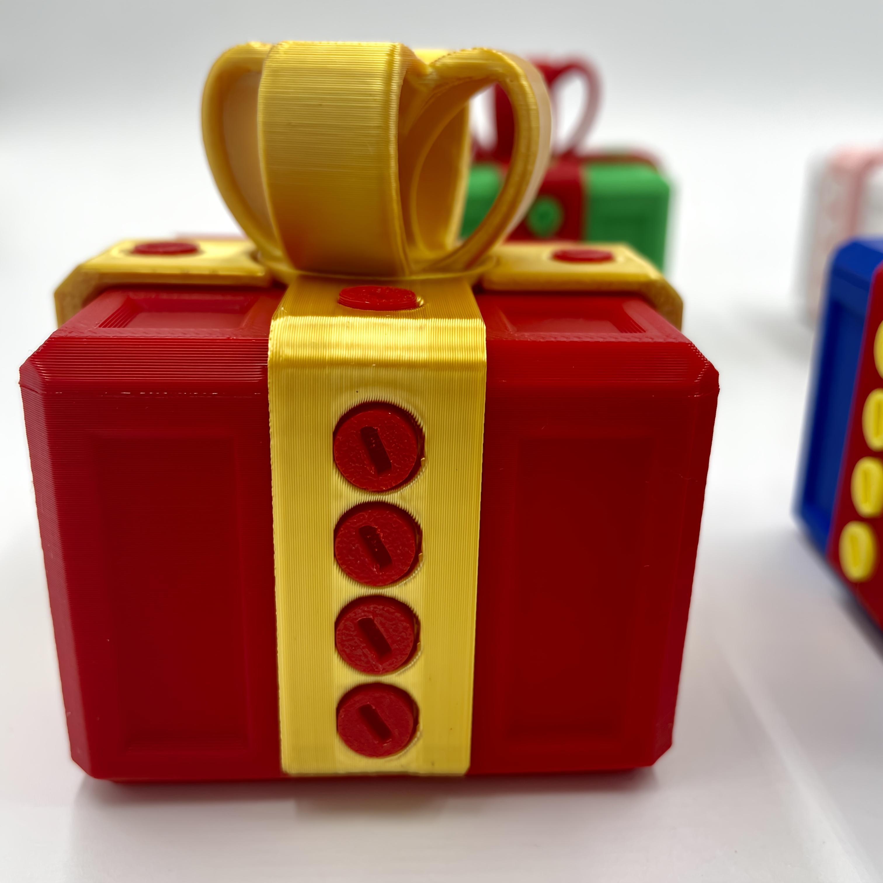 3D Annoyingly Fun Gift Box with Plastic Screws - Interactive Geometric Puzzle Novelty Gag Gift for Christmas, Birthdays, Valentine's Day - Durable Plastic Money Card Container for Ages 14+, Prank Item | Humorous Design | Screwtop Container, Christmas