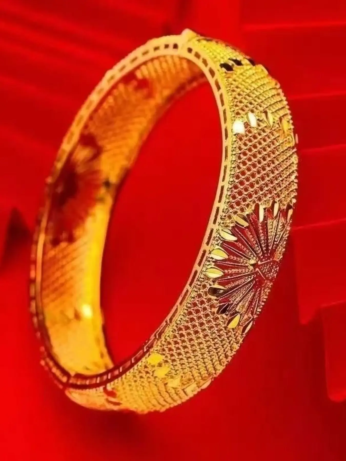 Peacock Open Hand Bracelet High-Quality Fashion Versatile Gift for Girlfriend, Elegant Design with Clasp Closure