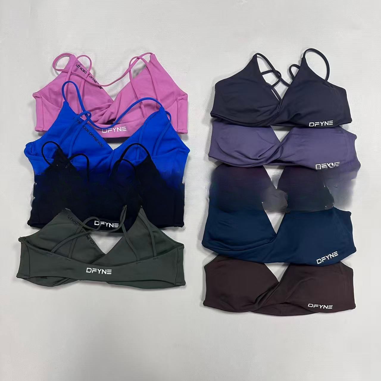 DFYNE's knotted sports bra looks amazing as outerwear! Seamless, matte fabric, padded yoga straps, perfect for both workouts and everyday wear.