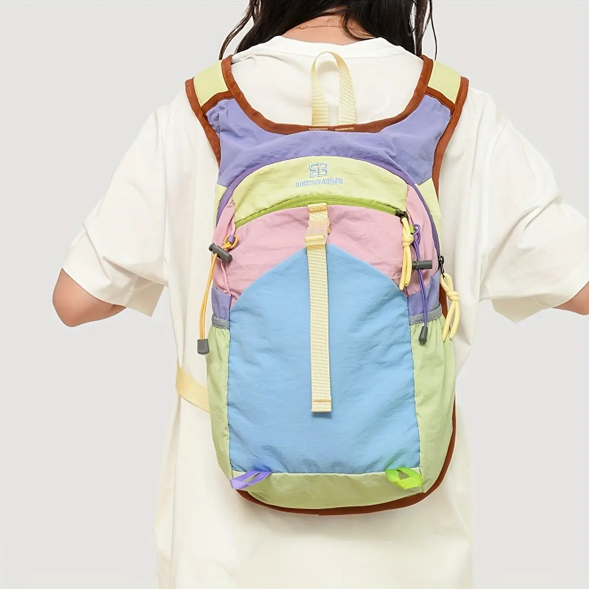 Unisex Lightweight Hiking Backpack, Fashionable Colorblock Outdoor Bag, Casual Sports Daypack, Ideal for Hiking and Travel