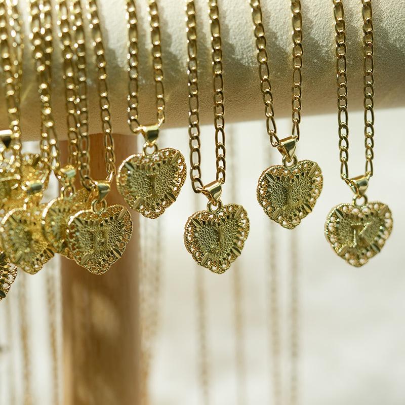 Vintage-style 18K gold-plated letter heart pendant necklace, suitable for both men and women, fashionable A-Z letter necklace