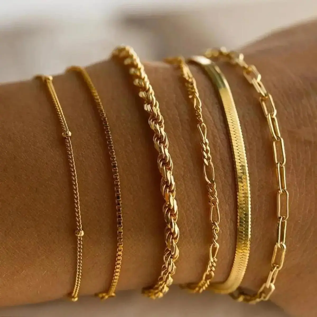 Women Stainless Steel Cuban Chain Bracelets 5Pcs Set Chunky Gold Silver Layered Stackable Bracelet Set Handmade Fashion Jewelry DIY Bag Charm Accessories Elegant Trendy Wrist Jewelry for Women Daily Wear Party Holiday Gift Outfit Styling
