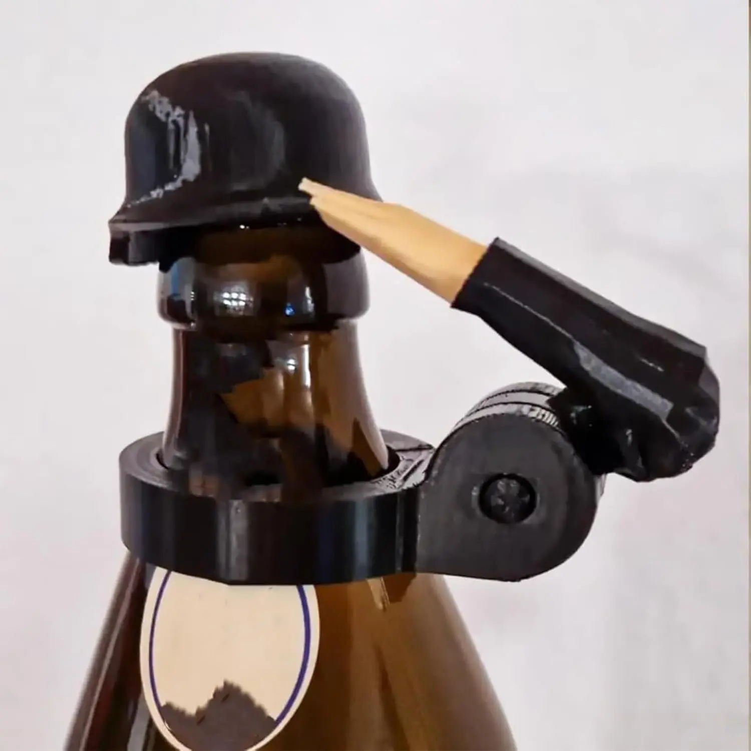 Soldier Salute Beer Bottle Helmet, Unique Design Protective Headgear, Ideal for Parties & Events,Durable Material Construction, Party Accessories,Party Props, Party Photo Prop