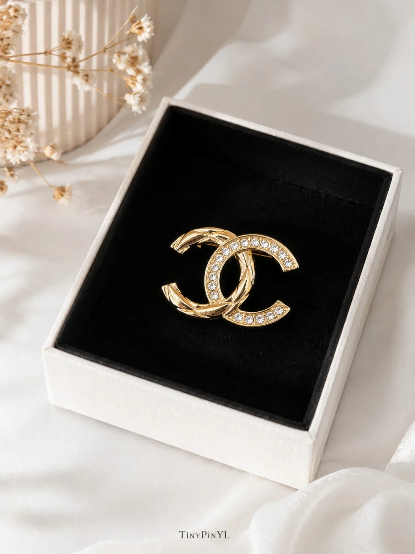 Women's Elegant Commuter CC Brooch, Dual Color Pearl Strand, Floral Rhinestone Design, Perfect for Collars, Hats, Scarves, Necklaces, Bags
