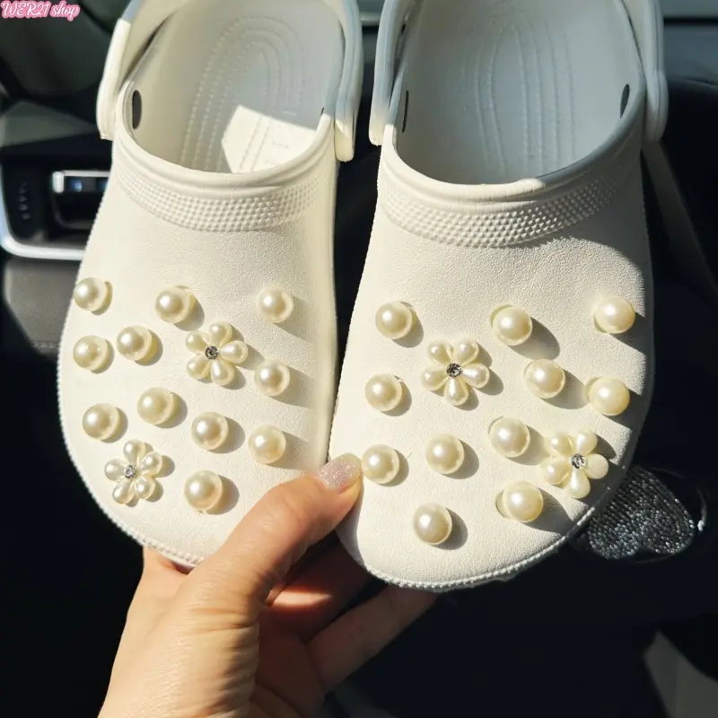 28PCS-Pearl Rhinestone Flower Croc Charms, Bling Pearl Chain Clog Decor Buttons, Removable Floral Pearl Shoe Accessories, Custom Decor Ornaments for DIY Stylish Daily Beach Sandals