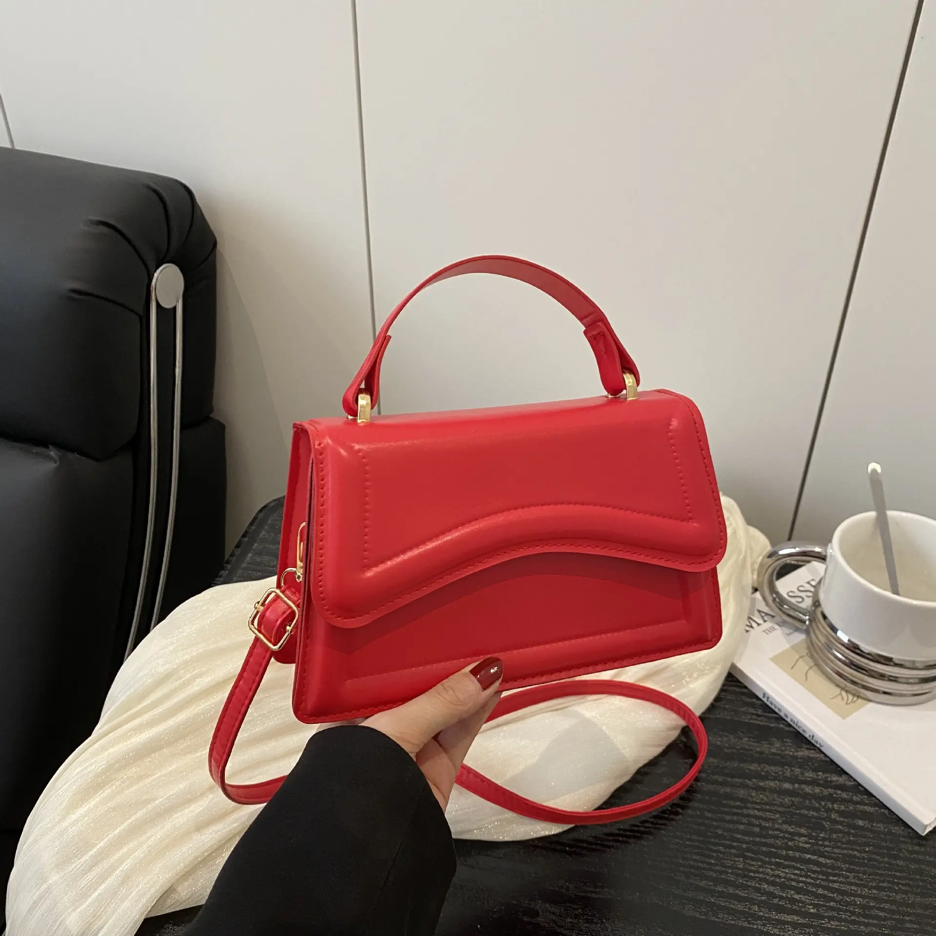 Chic Crossbody Bags for Women, Small Casual Solid PU Top Handle Handbag with Wave Flap & Detachable Adjustable Strap, Cute, Elegant, Hangable, Zipper, Messenger Classic Flap Shoulder, High-Capacity, Everyday Purse, Pu Leather