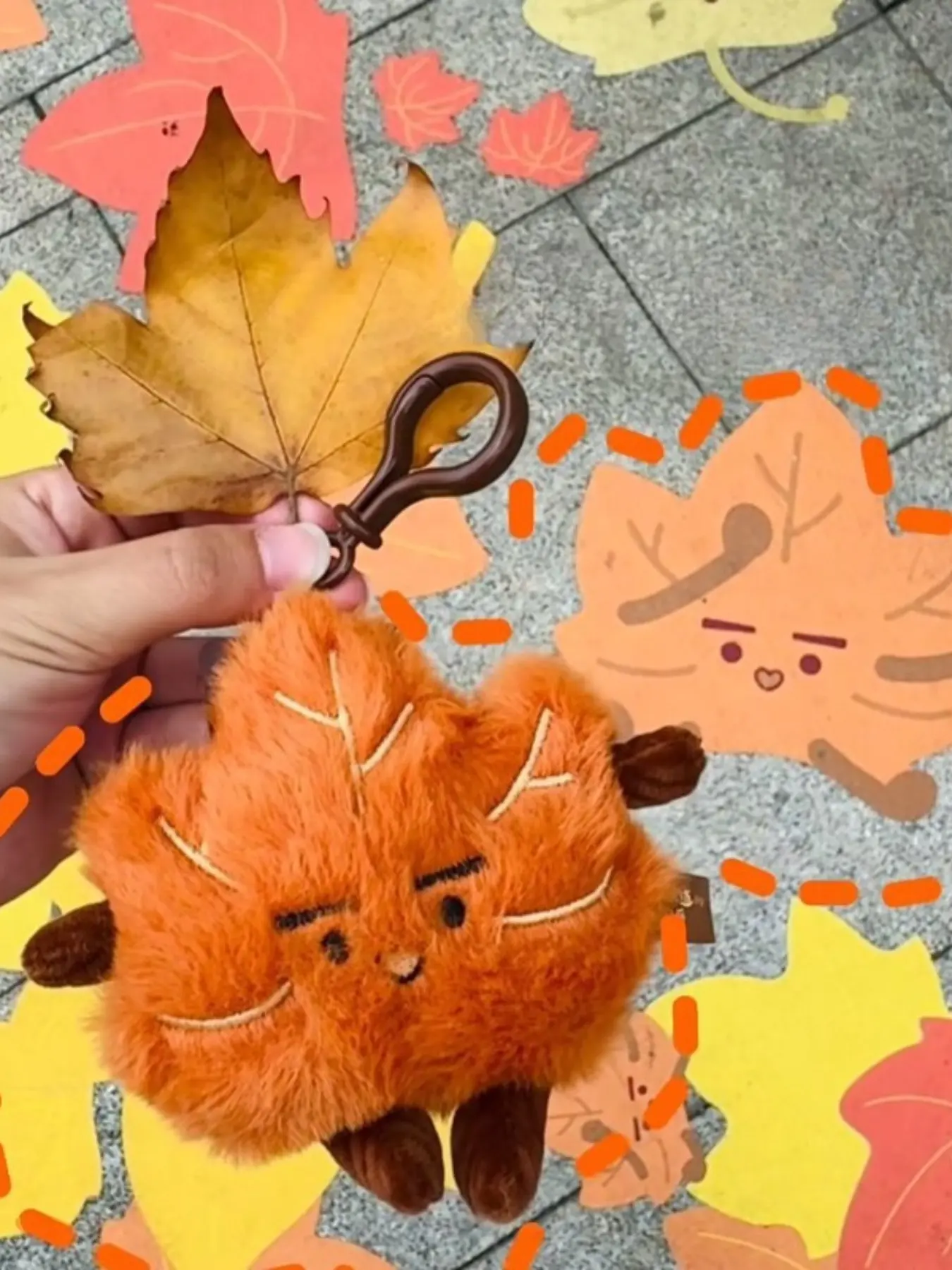 Cute Fluffy Maple Leaf Plush Keychain, Autumn Bag Charm Pendant, Perfect Gift for Women, Adorable Fall Accessory, Soft and Cozy, Keychain for Purse, Keychain for Bags