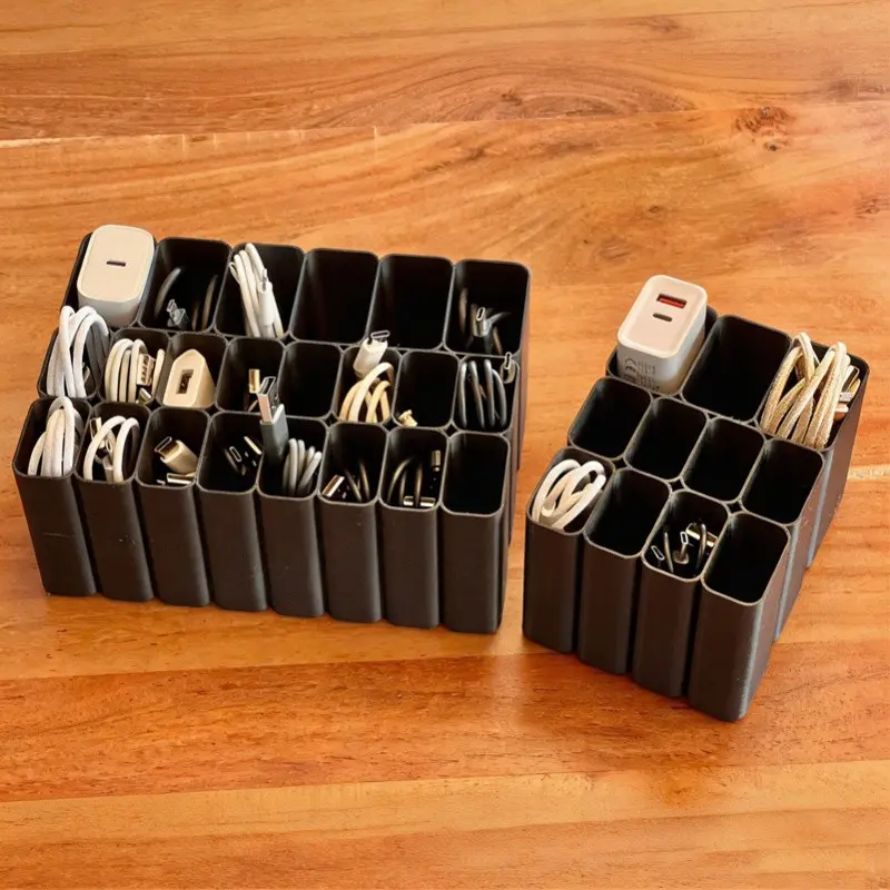 11/22 Grid Heavy-Duty USB Cable Storage Box/Tray, Desktop Cable Organizer, Plastic Material, Essential Electronic Accessory Organizer, Suitable for Home and Office Desktop Drawer-Style Cable Organizer, A Practical Little Tool for Home Storage