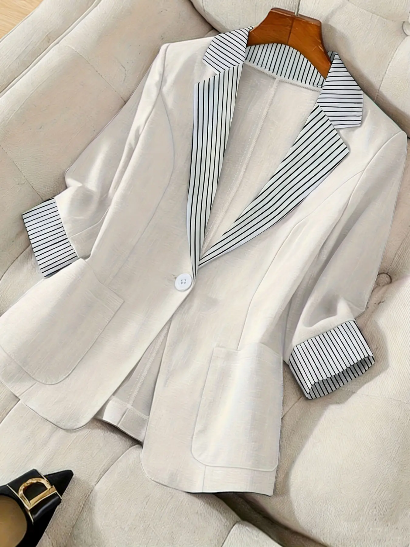 A women's contrasting stripe lapel single-breasted pocket design versatile blazer suit jacket, suitable for summer, suitable for daily attendance, street photography and other occasions Striped