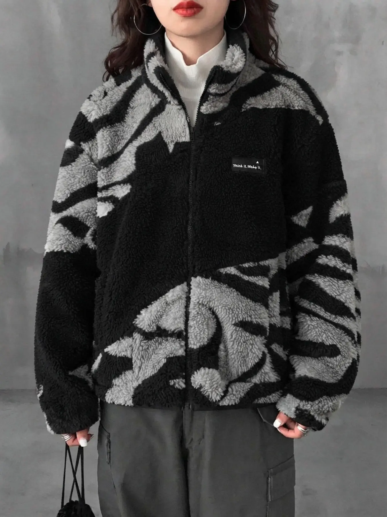 Zebra Stripe Patchwork Cropped Fleece Jacket Women Stand Collar Full Zip Sherpa Coat Drawstring Hem Warm Fluffy Teddy Outerwear Casual Streetwear Daily Outfit
