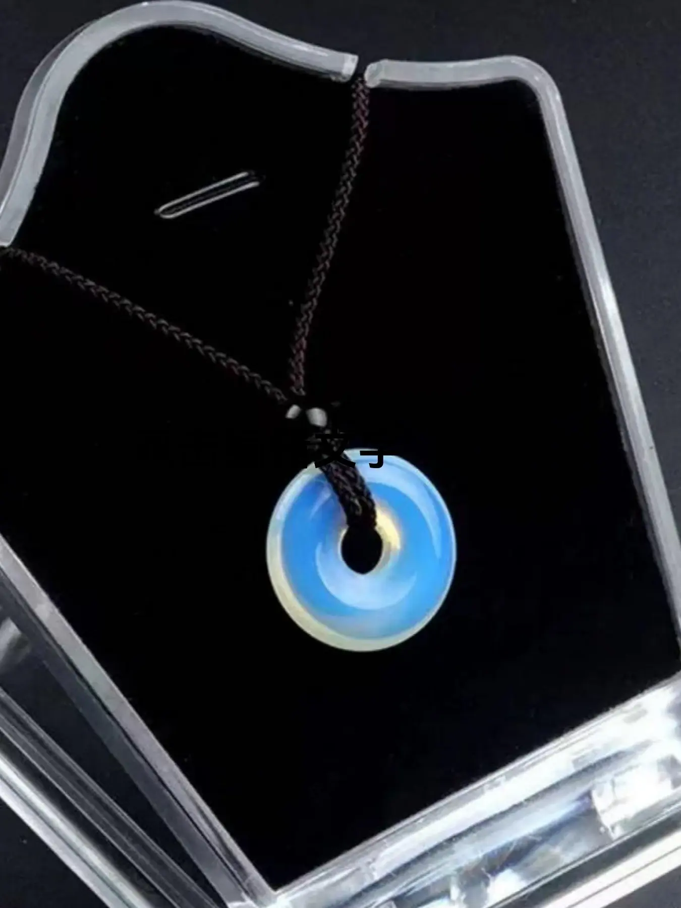 Unisex Natural Donut Shape Quartz Necklace Peace Clasp Unique Design Pendant With Necklace Reiki Crystal Jewelry for Festival Party Mother's Day Father's Day Gift Natural Stone Pendant Spiritual Pendant Crystal Pendants