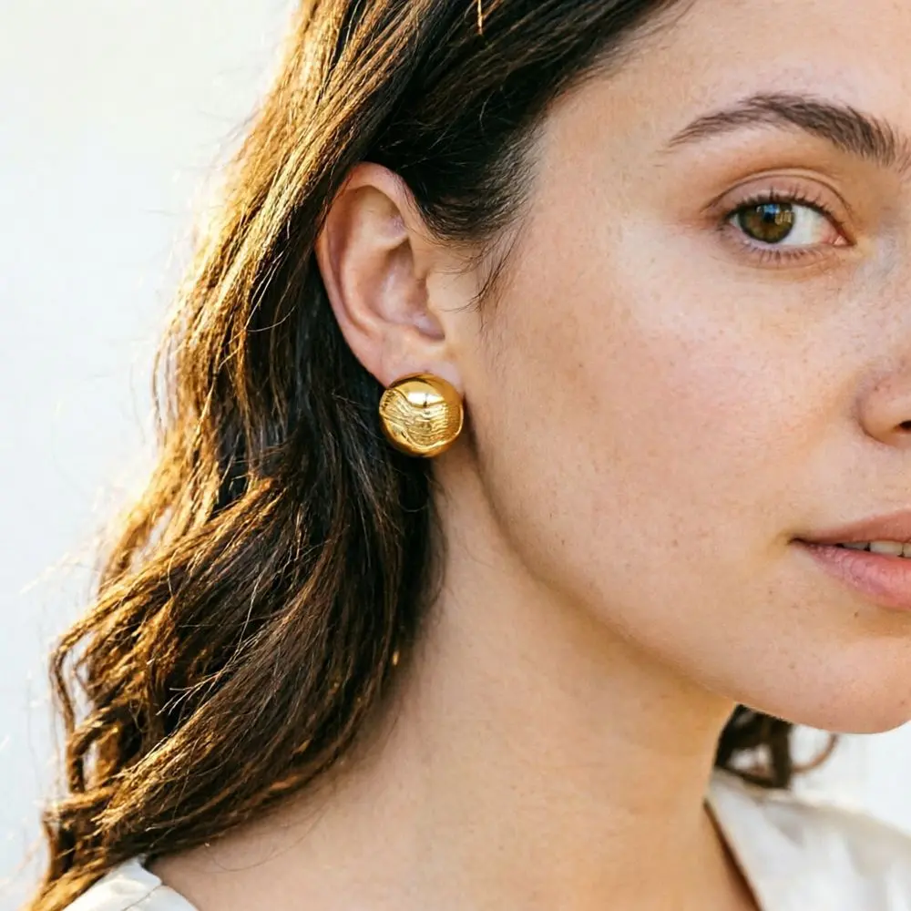 Women's Old Money Aesthetic Textured Round Dome Stud Earrings - 1 Pair Vintage Gold Titanium Steel Minimalist Gold-Tone Everyday Office Jewelry for Effortless Glamour, Minimalist Gold-Tone Earrings