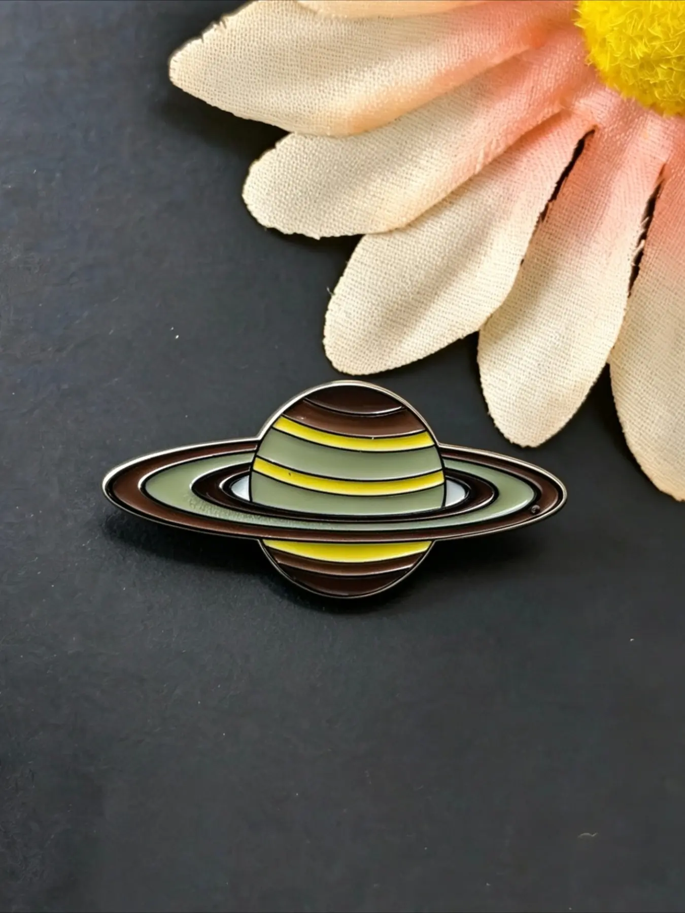 Saturn Planet Enamel Pin With Rings,Striped Gas Giant Space Planet Solar System Astronomy Lapel Brooch Badge for Clothing Bags Hats, Gift For Space Fans