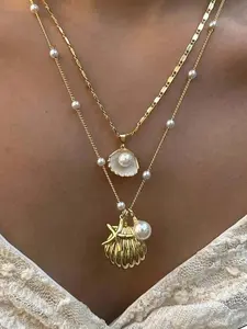 Gold Sea Shell Necklace Layer Charm Necklace for Women Boho Summer Seashell Beach Starfish Necklace 14k Pearl Chain Surfer Jewelry Gifts Vacation Summer Outfits for Women