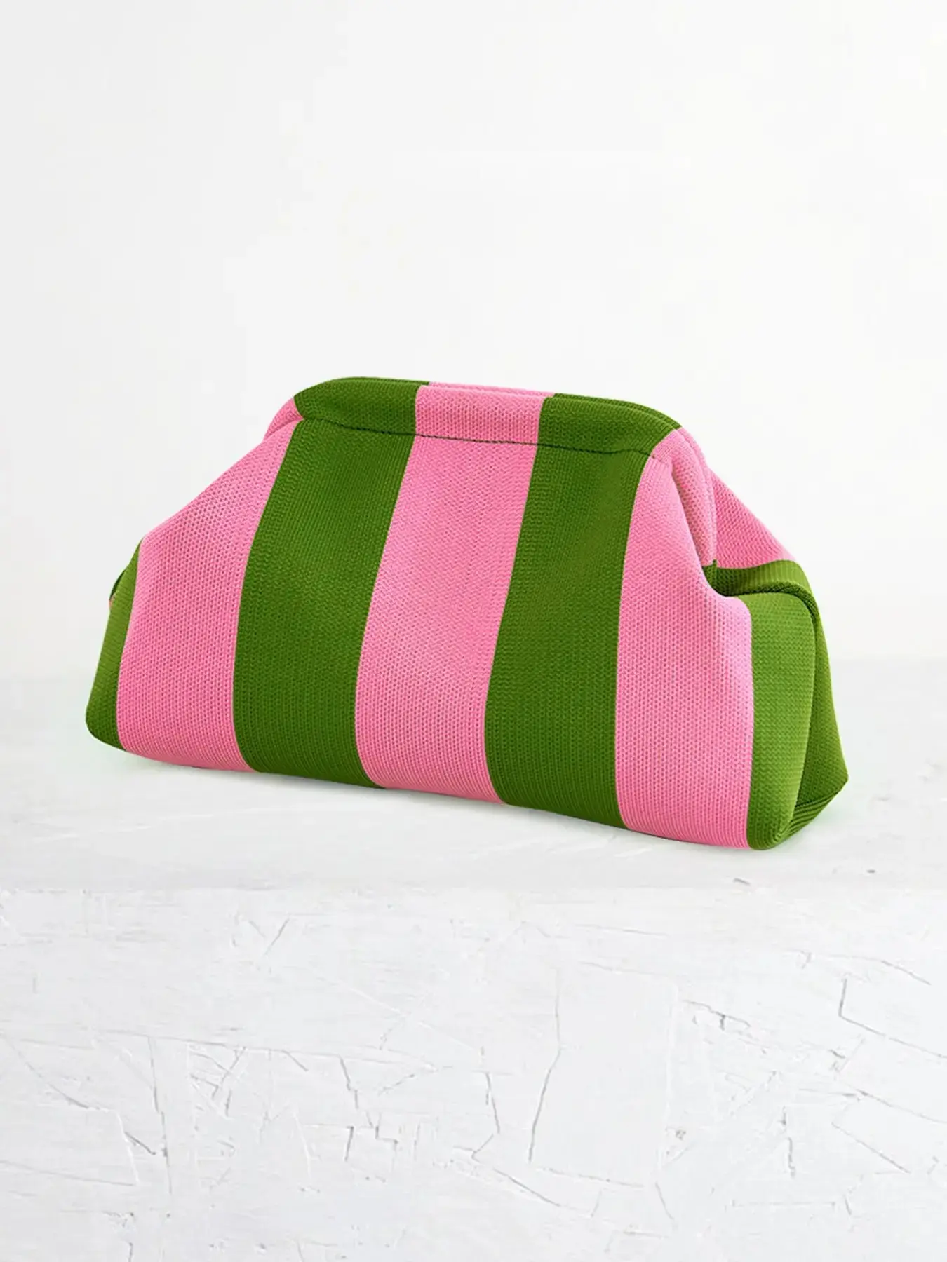 Compact, lightweight, and versatile handheld bag, fashionable and cute retro contrasting dumpling bag, niche design, personalized red bag for daily use, fashionable and versatile cloud bag, suitable for shopping, commuting, work, and daily outings