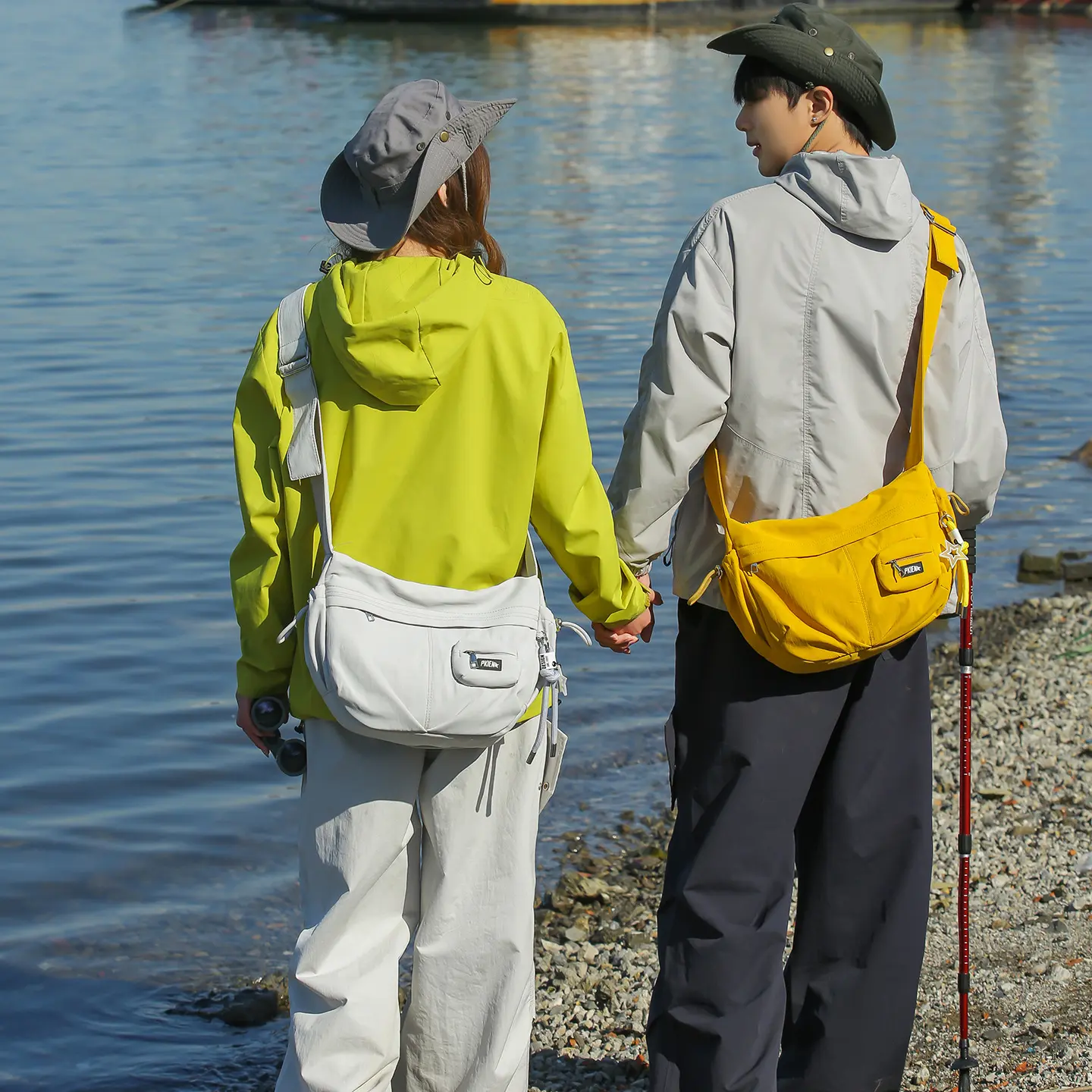 [Exclusive on site] Women's half-moon backpack, lightweight nylon, large-capacity 9-bag messenger bag, commuting, school, travel, going out, leisure, simplicity, waterproof, ample storage space, fashionable, high-end, daily bag