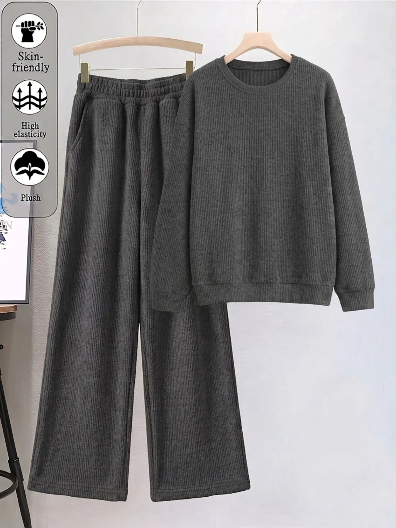 Soft velvet women's suit with long-sleeved pullover, elastic waist, and wide-leg pants for a casual look.