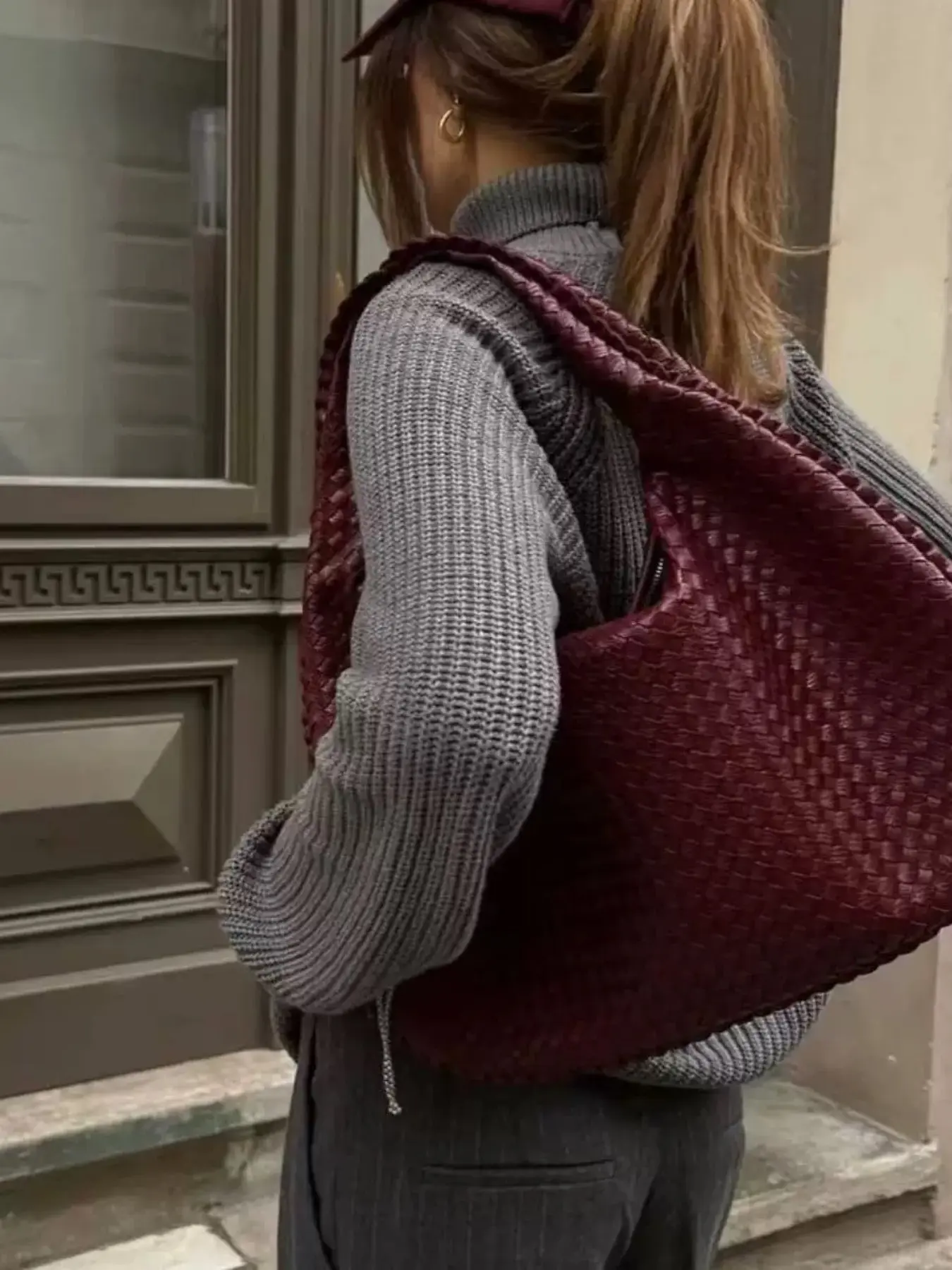 2026 New Handwoven Tote Bag, Classic Leather Tote, Large Capacity Shoulder Bag, Elegant Leather Beach Bag, Versatile Retro Daily Commuter Tote Bag, All Seasons Style