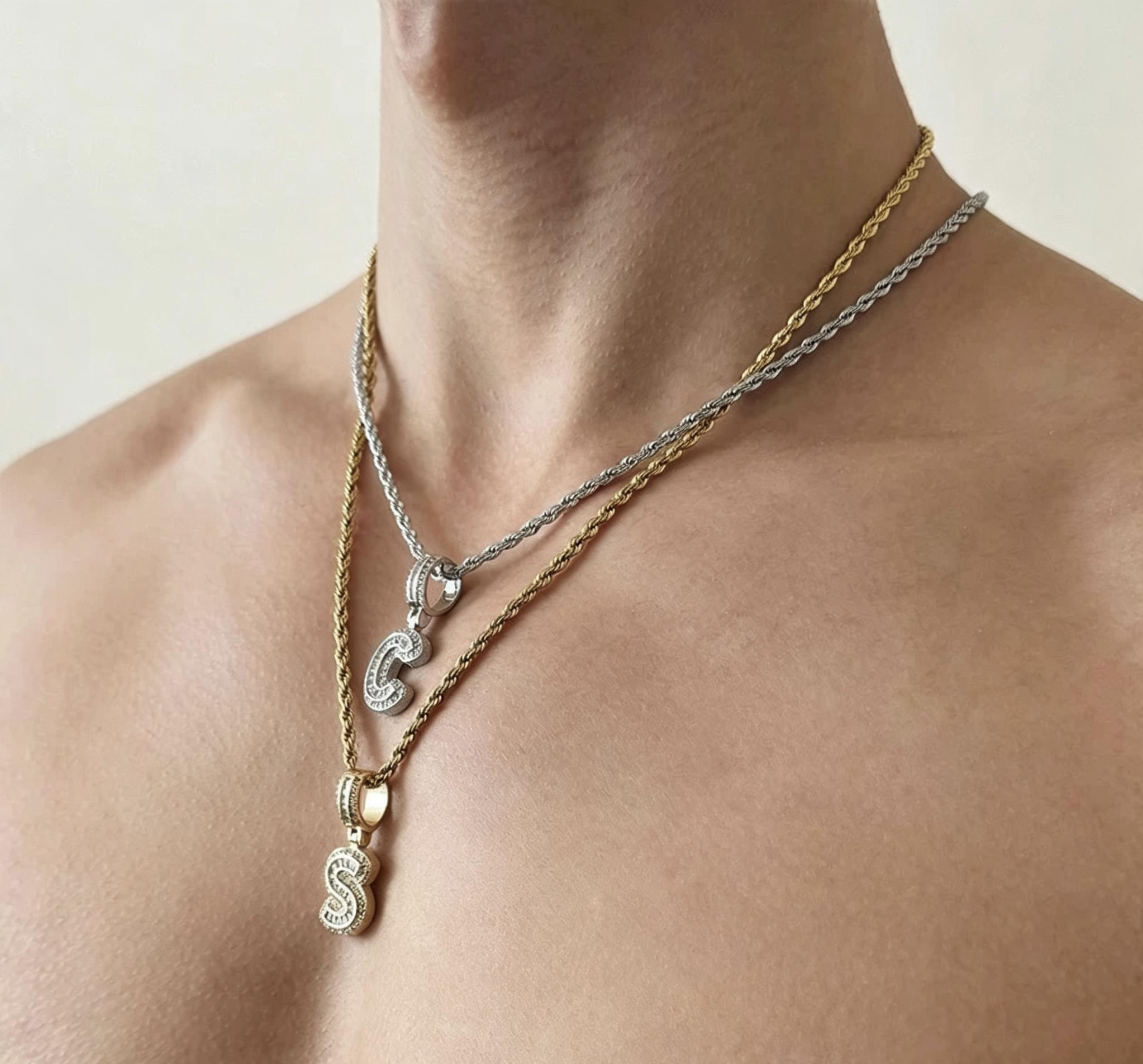 Crystal letter pendant necklace, inlaid with zirconia and plated with real gold, round 26 English letter collarbone chain ZM2Z.The classic letter necklace is timeless and suitable as a birthday gift for friends or couples